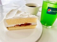 ケーキセット　ドリンクバー付
